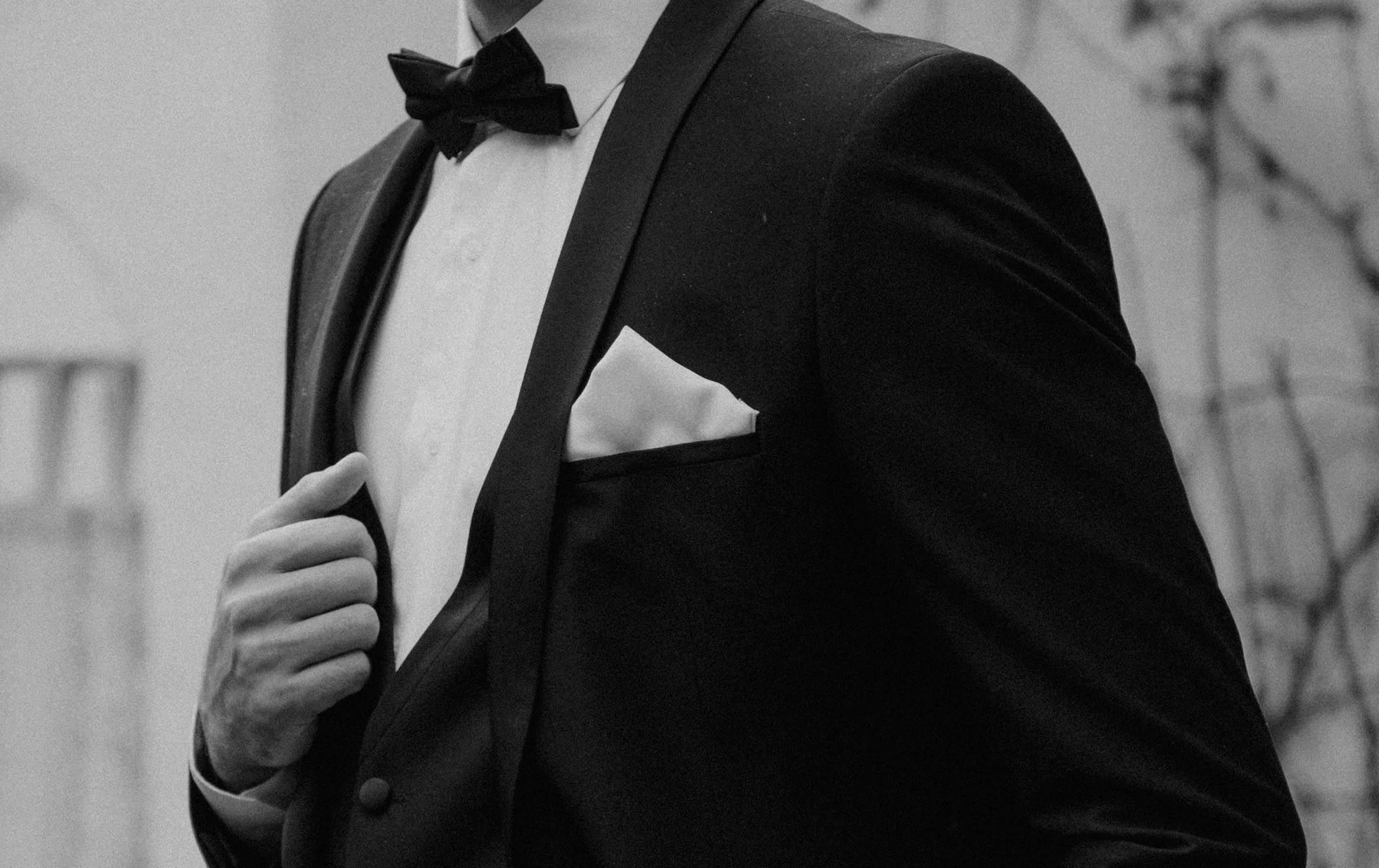 The Art of Pocket Squares: Silk Elegance and the Timeless White